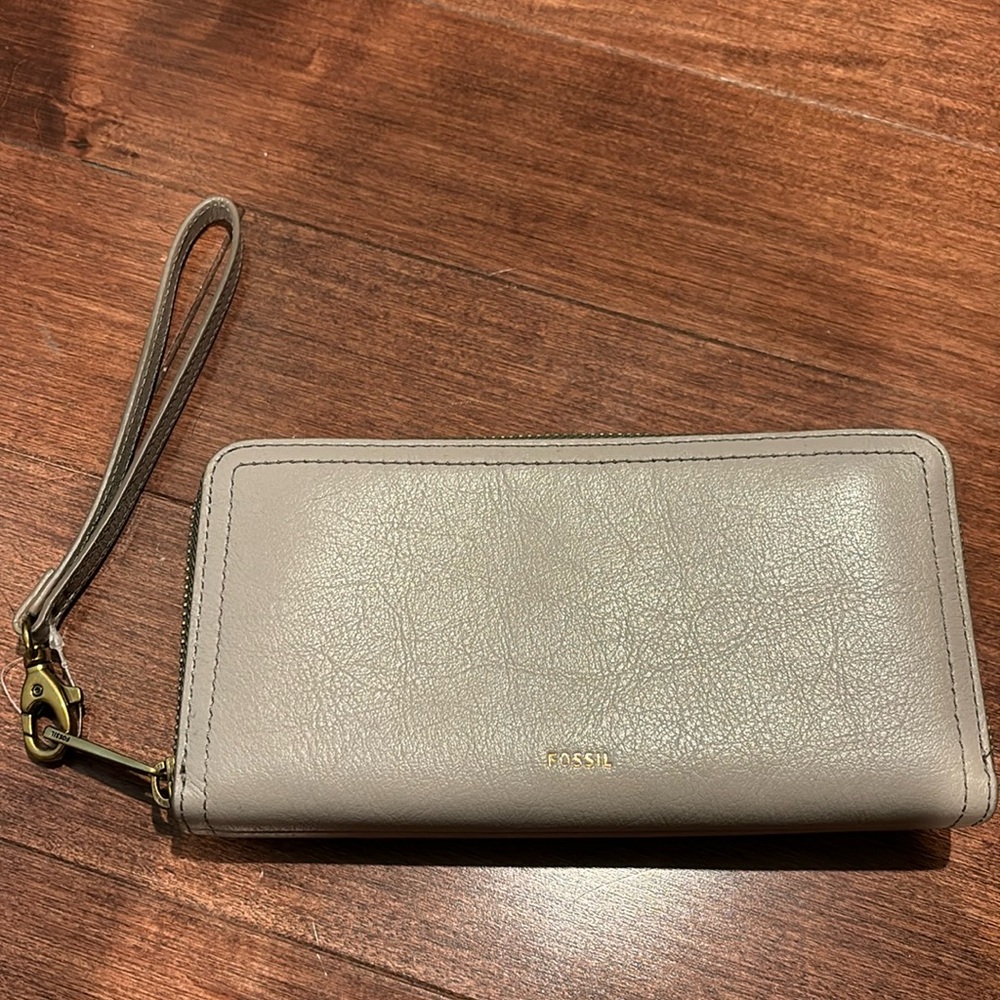 Fossil Wallet with Wristlet in Taupe